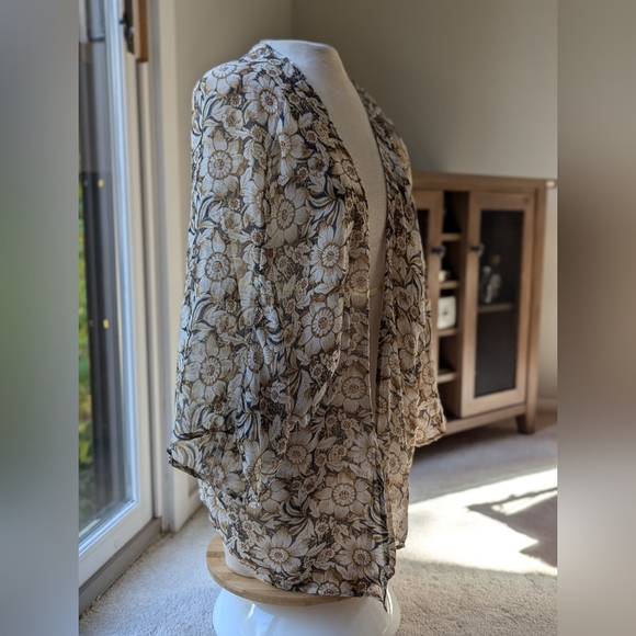 American Eagle Floral Kimono - Picture 7 of 12